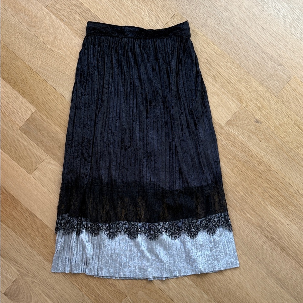 Zara Velvet Black and Gray Lace Midi Skirt